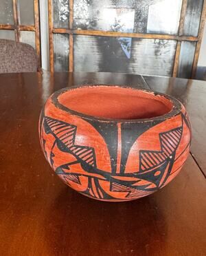 Vintage Jemez Pueblo Black-on-Red Pottery Jar - Signed G. Chinana 3x6"